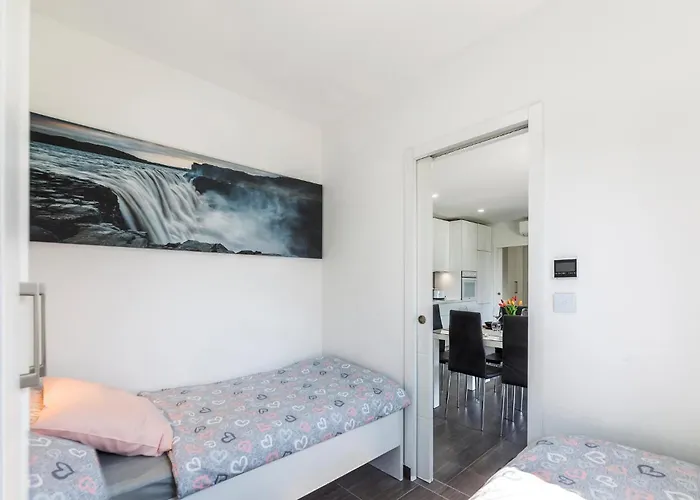 Pet Friendly In With Kitchen 페로이